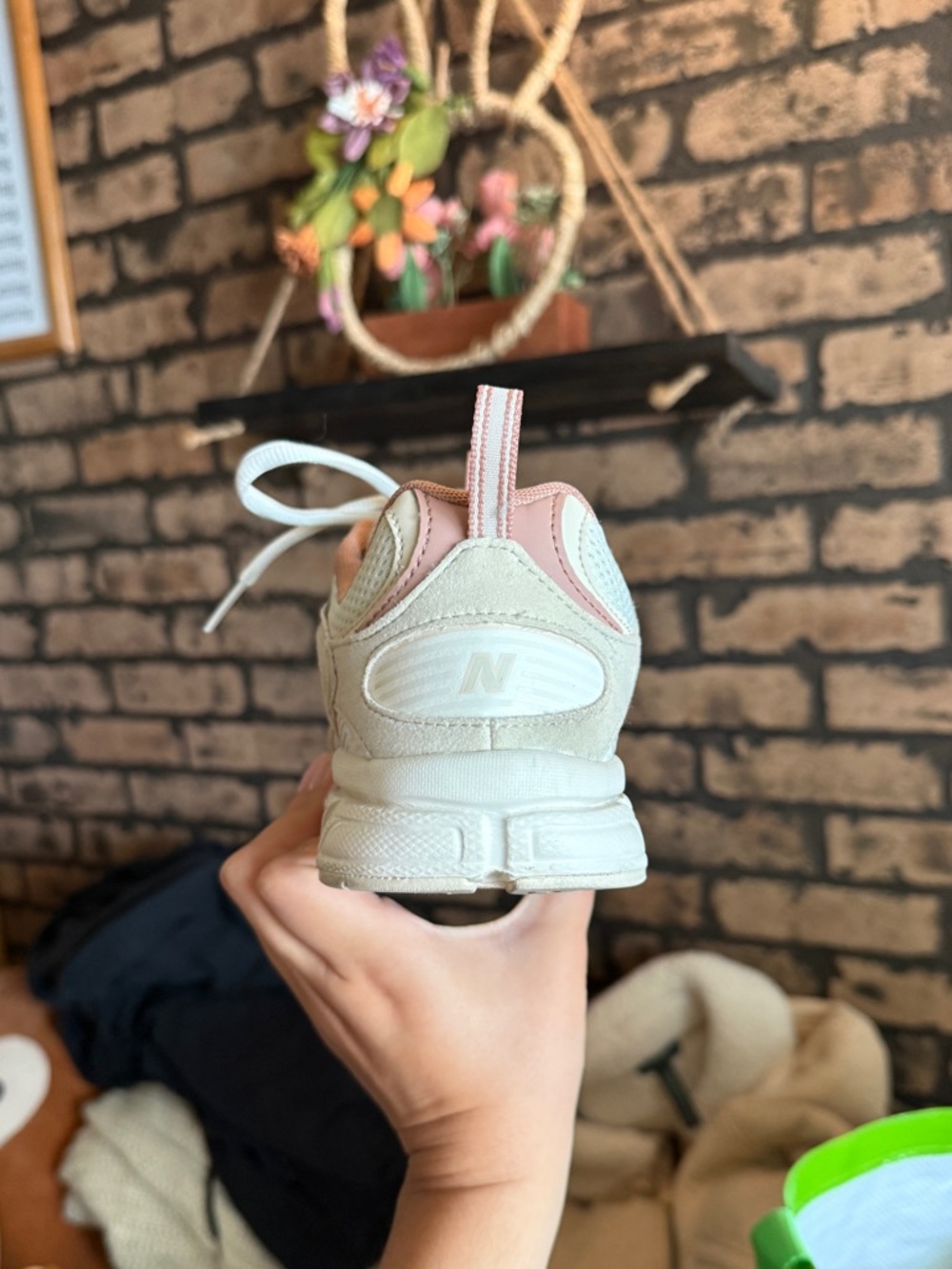 New Balance 408 Cream and Pink Mesh Suede Sneakers Size 8.5 Athleisure Dad Shoe - Picture 3 of 12